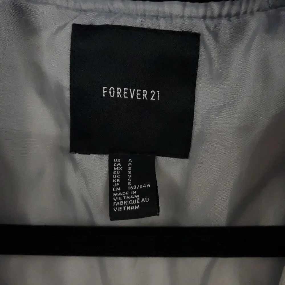 Forever 21 Varsity Jacket Small Womens Gray Quilted Sport Girlfriend - Picture 9 of 11